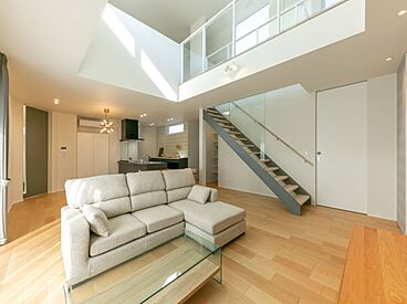 株式会社小堀建設の施工事例「ガラスやクロスで魅せるエレガントシックな家」の画像