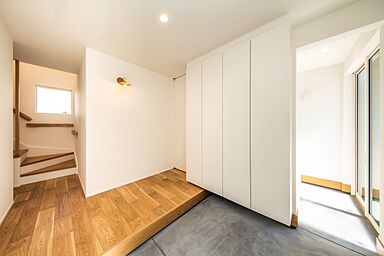 株式会社小堀建設の施工事例「モールテックスのキッチンが映える2階リビングの家」の画像3