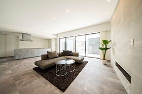 株式会社小堀建設の施工事例「大きなテラスとガレージが魅力的な平屋の家」のメイン画像