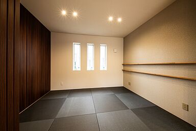 株式会社小堀建設の施工事例「重厚感を感じさせながら柔和な表情を見せる家」の画像3