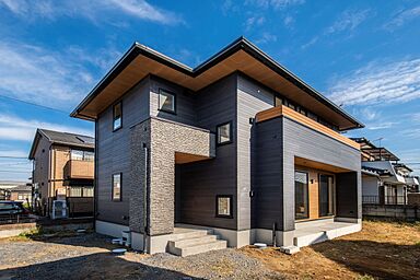 株式会社小堀建設の施工事例「アクセントクロスがかわいらしい家」の画像1