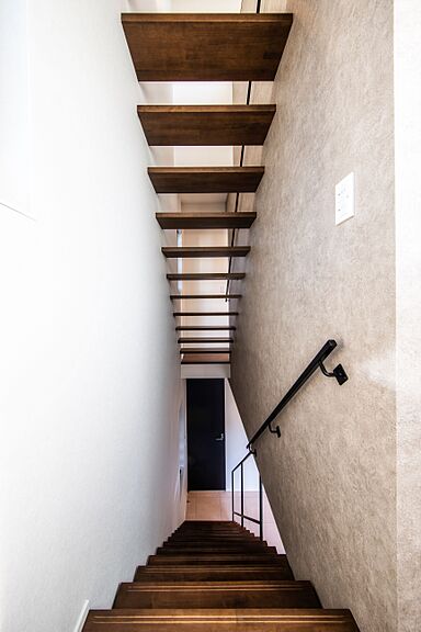 株式会社小堀建設の施工事例「ルーフバルコニーから光が差し込む3階建ての家」の画像7