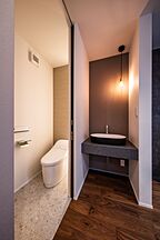 シンプルモダンスタイルのトイレ 株式会社小堀建設 小山営業所の事例画像