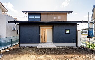 株式会社小堀建設の施工事例「釣り人の心を満たす、伝統と現代が調和する和モダンの家」の画像1