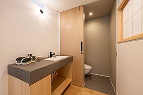 株式会社小堀建設の施工事例「釣り人の心を満たす、伝統と現代が調和する和モダンの家」の画像10