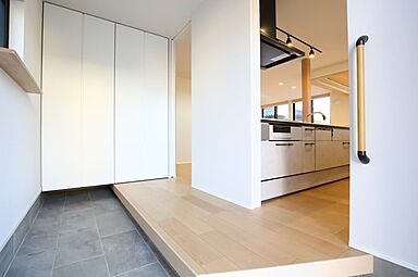 株式会社小堀建設の施工事例「家族の時を紡ぐ和モダンの家」の画像2