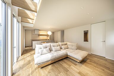 株式会社小堀建設の施工事例「降りそそぐ光が家族の笑顔をつくりだす。」の画像