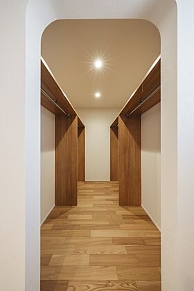 株式会社小堀建設の施工事例「やさしいアーチ壁がアクセントのヌックがある家」の画像4