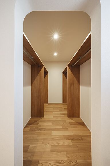 株式会社小堀建設の施工事例「やさしいアーチ壁がアクセントのヌックがある家」の画像4