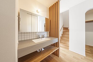 株式会社小堀建設の施工事例「やさしいアーチ壁がアクセントのヌックがある家」の画像5