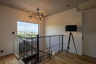 OWN RESORT HOMEの施工事例「らせん階段とヴィンテージ家具が映える北欧スタイルの家」の画像5