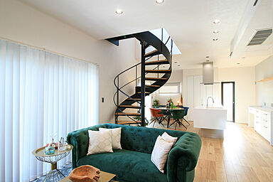 OWN RESORT HOMEの施工事例「【 螺旋階段と「ただいま!」動線が特徴的な家】-Haqua:marina-」の画像1