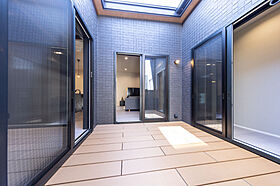 OWN RESORT HOMEの施工事例「【 ロの字の中庭を中心に全方向へ回遊できる平屋 】-Haqua:trad-」の画像8