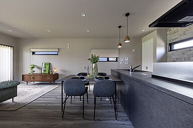 OWN RESORT HOMEの施工事例「【住宅が密集する狭小地で叶えた2階リビングの家】」の画像2