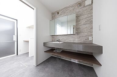 OWN RESORT HOMEの施工事例「【2Wayの回遊性がある行き止まりのない生活導線の家】」の画像6