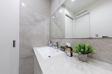 OWN RESORT HOMEの施工事例「【ニュートラルな色彩が心地良いホテルライクな家】」の画像3