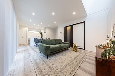 OWN RESORT HOMEの施工事例「【WHTオークとBLKウォルナットのウッディな家】」の画像