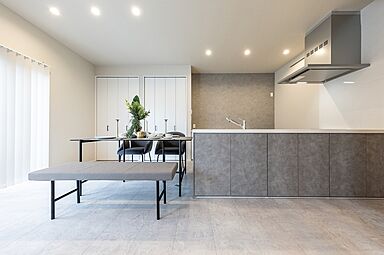 OWN RESORT HOMEの施工事例「【温もりのあるラグジュアリーな空間が広がる家】」の画像3