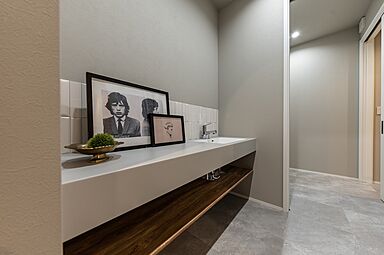 OWN RESORT HOMEの施工事例「【温もりのあるラグジュアリーな空間が広がる家】」の画像4