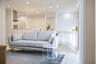 OWN RESORT HOMEの施工事例「【インテリアとマッチする分散収納で暮らしやすい家】」の画像1