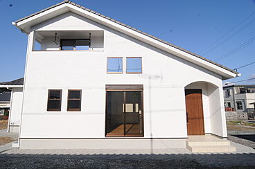 タツケンアーキデザインの施工事例「大きな吹抜けで家族と繋がる半平屋の家」の画像