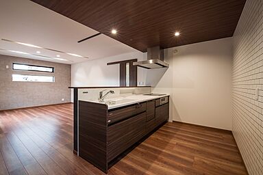 タツケンアーキデザインの施工事例「ヴィンテージモダンの落ち着きのある家」の画像3