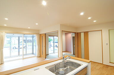 タツケンアーキデザインの施工事例「サンルームのある子育ての楽しいお家」の画像2