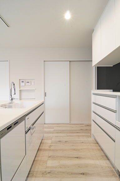 タツケンアーキデザインの施工事例「白×黒のシンプルモダンなお家」の画像3