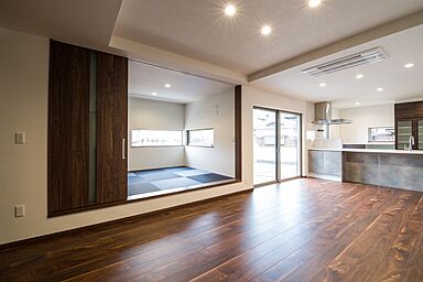 タツケンアーキデザインの施工事例「大人かっこいい落ち着きのある家」の画像1