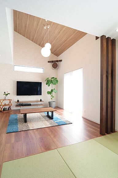 タツケンアーキデザインの施工事例「掘りごたつを囲む半平屋住宅」の画像2