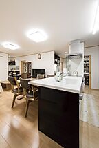 木の家スタイルのキッチン DIグループ DI Homeの事例画像