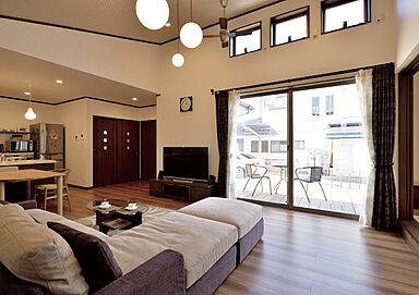 DIグループ DI Homeの施工事例「【那須塩原市】調湿&匂い吸着効果のタイルでペットも快適」の画像2