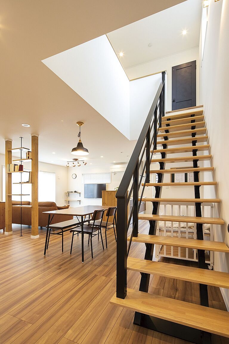 DIグループ DI Homeの公式画像_階段3