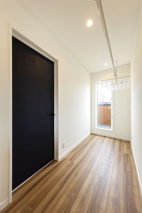 DIグループ DI Homeの施工事例「【那須塩原市】美しい金属系の外壁と優しい木のぬくもりが調和した家」の画像5