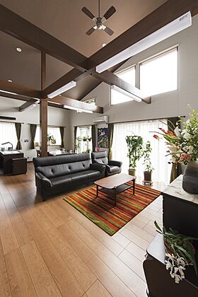 DIグループ DI Homeの施工事例「【那須塩原市】吹き抜けの大空間に住む」の画像1