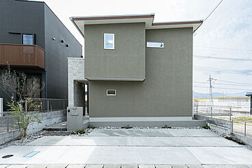 西和不動産株式会社 イマジンホームの施工事例「四季の自然を愉しむ、吹き抜けリビングの家」の画像