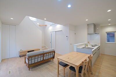 シンプルモダンスタイルのリビング 西和不動産株式会社 イマジンホームの事例画像