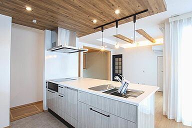 株式会社土屋ホームの施工事例「雪国もで暖かいガレージ付住宅」の画像1