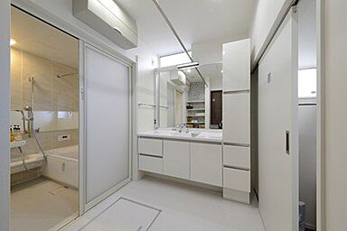 株式会社土屋ホームの施工事例「L字バルコニーから風景を一望できる邸宅」の画像4