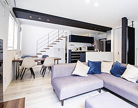 株式会社土屋ホームの施工事例「広々リビングに充実収納 家族の快適な暮らしを考えた家」のメイン画像