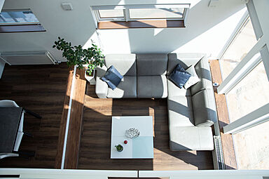 株式会社土屋ホームの施工事例「大きな吹抜がある、生活感の出ないシンプルモダンな家」の画像1