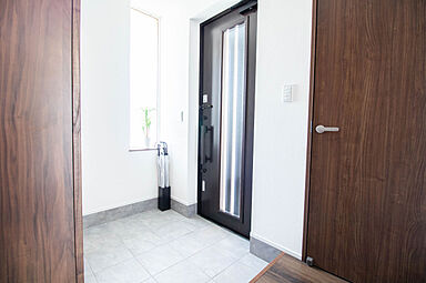 株式会社土屋ホームの施工事例「大きな吹抜がある、生活感の出ないシンプルモダンな家」の画像6