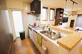 株式会社土屋ホームの施工事例「好みのデザインを叶えてくれる対応力と冬も玄関まで暖かい断熱性能に大満足」の画像4