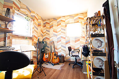 株式会社土屋ホームの施工事例「ピットリビングでくつろぐ、サーフな雰囲気の家」の画像1