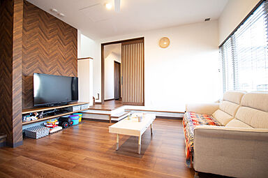 株式会社土屋ホームの施工事例「ピットリビングでくつろぐ、サーフな雰囲気の家」の画像3