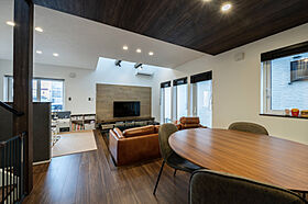 株式会社土屋ホームの施工事例「【札幌市/31.49坪/開放感】ダウンリビング・吹抜けのヴィンテージテイストな家」の画像1