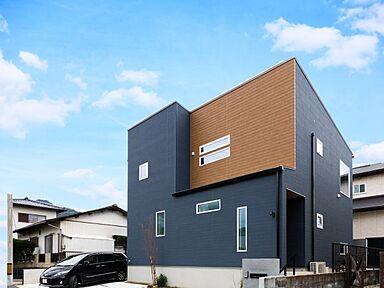 健康住宅株式会社の施工事例「大きな吹き抜けとスキップフロアで作る趣味を楽しむ家」の画像