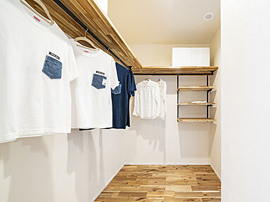 株式会社住家 一級建築士事務所の施工事例「藤枝市 吹抜けのある開放的なLDKが特徴的な家」の画像6