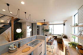 株式会社住家 一級建築士事務所の施工事例「静岡市 開放的な吹き抜け玄関と落ち着きあるLDKのある家」の画像5