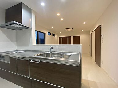 有限会社なおこうの施工事例「白を基調にしたアーバンテイストな内装」の画像2